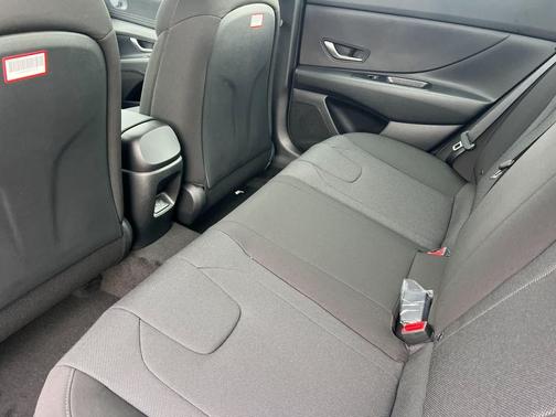 Abyss Black 2026 Hyundai ELANTRA SE