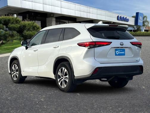 2022 Toyota Highlander Hybrid XLE