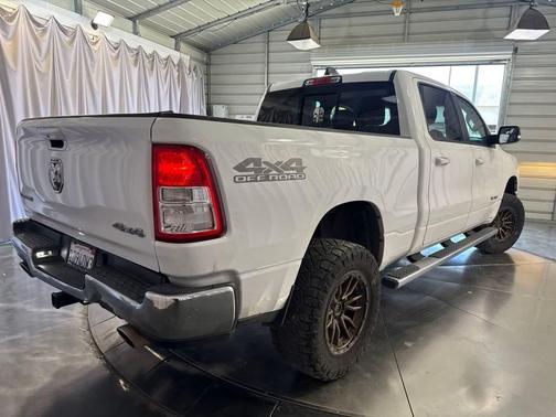 Bright White Clearcoat 2022 RAM 1500 Big Horn/Lone Star