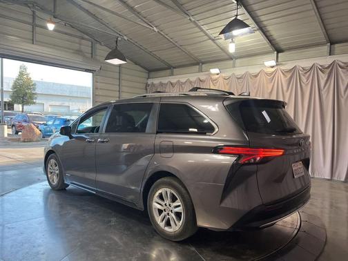 2021 Toyota Sienna Limited 7-Passenger