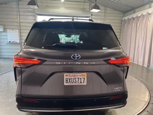 2021 Toyota Sienna Limited 7-Passenger