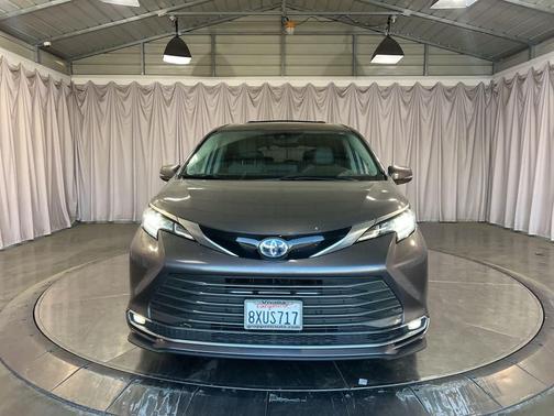 2021 Toyota Sienna Limited 7-Passenger