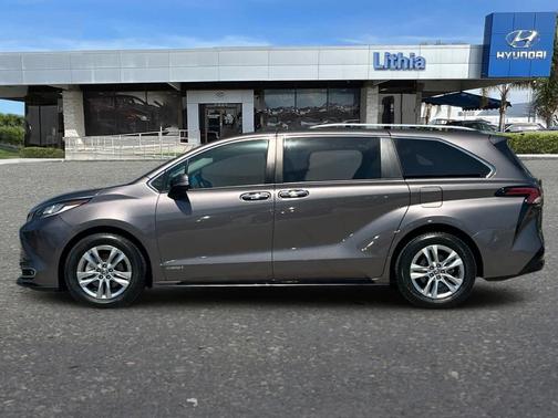 2021 Toyota Sienna Limited 7-Passenger