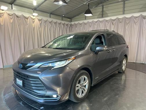 2021 Toyota Sienna Limited 7-Passenger