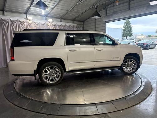 White Frost Tricoat 2019 GMC Yukon XL SLT