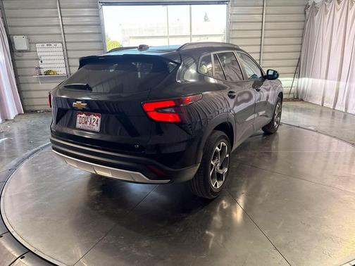 Mosaic Black Metallic 2024 Chevrolet Trax LT