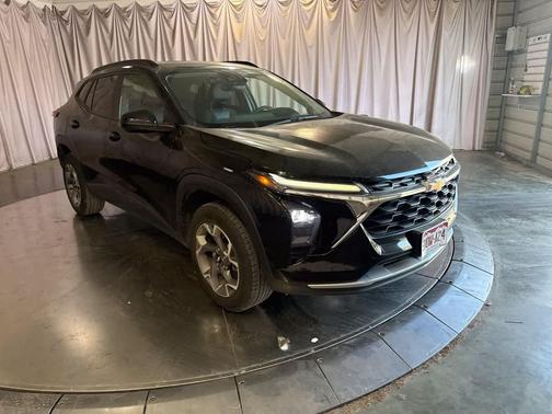 Mosaic Black Metallic 2024 Chevrolet Trax LT