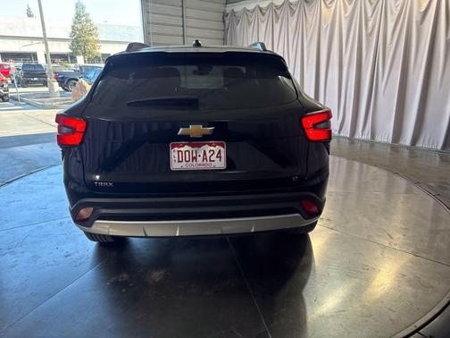 Mosaic Black Metallic 2024 Chevrolet Trax LT