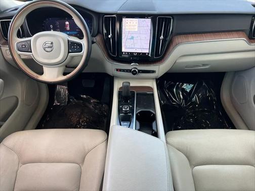 2022 Volvo XC60 B5 Momentum