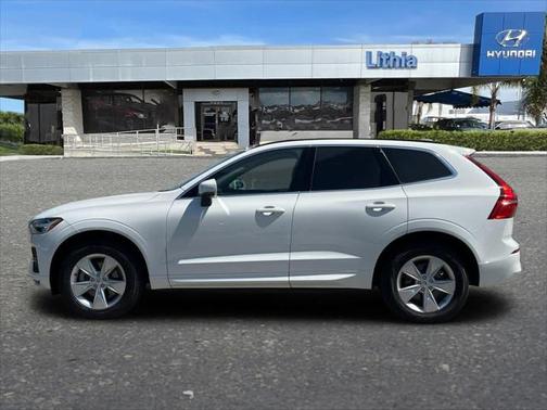 2022 Volvo XC60 B5 Momentum