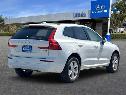 2022 Volvo XC60 B5 Momentum