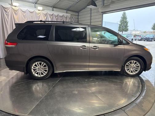 2014 Toyota Sienna XLE