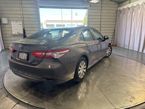 Predawn Gray Mica 2018 Toyota Camry LE