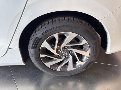 White 2016 Honda Civic EX