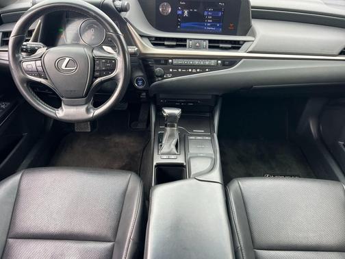 2019 Lexus ES 300h Base