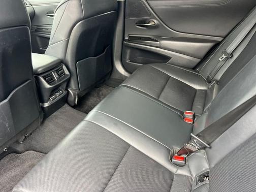 2019 Lexus ES 300h Base