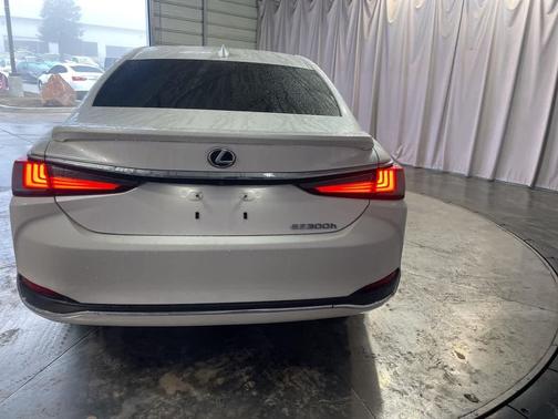 2019 Lexus ES 300h Base