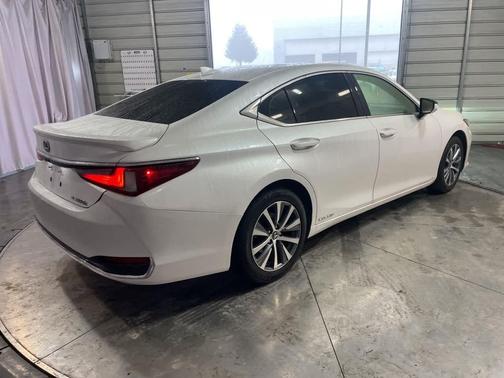 2019 Lexus ES 300h Base