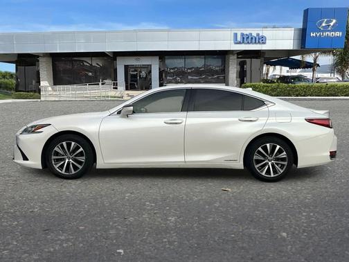 2019 Lexus ES 300h Base