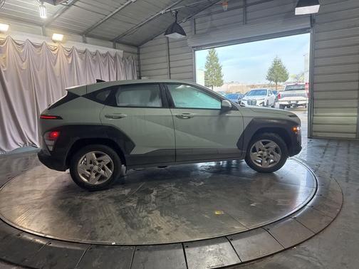 2024 Hyundai KONA SE
