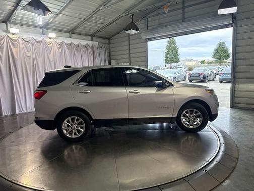Silver Ice Metallic 2020 Chevrolet Equinox 1LT