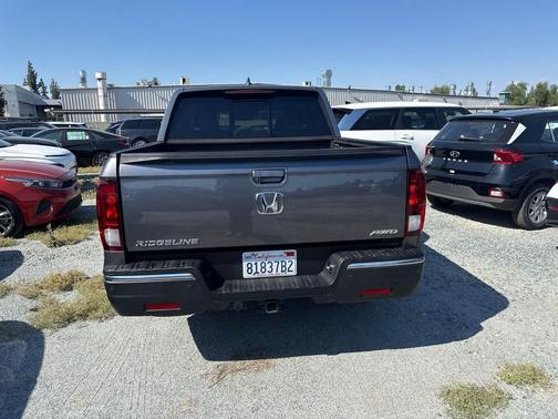 Gray 2017 Honda Ridgeline RTL-E