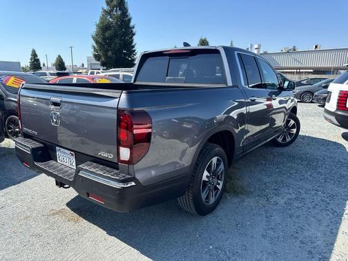 Gray 2017 Honda Ridgeline RTL-E