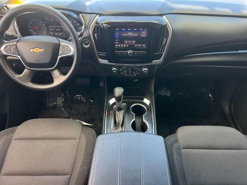 Mosaic Black Metallic 2021 Chevrolet Traverse LS