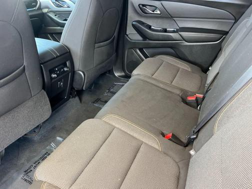 Mosaic Black Metallic 2021 Chevrolet Traverse LS