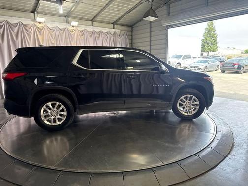 Mosaic Black Metallic 2021 Chevrolet Traverse LS