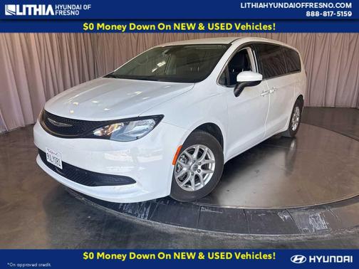 Bright White Clearcoat 2023 Chrysler Voyager LX