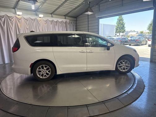 Bright White Clearcoat 2023 Chrysler Voyager LX