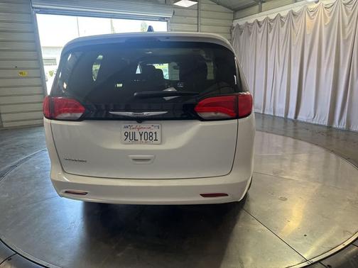 Bright White Clearcoat 2023 Chrysler Voyager LX
