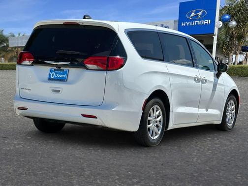 Bright White Clearcoat 2023 Chrysler Voyager LX