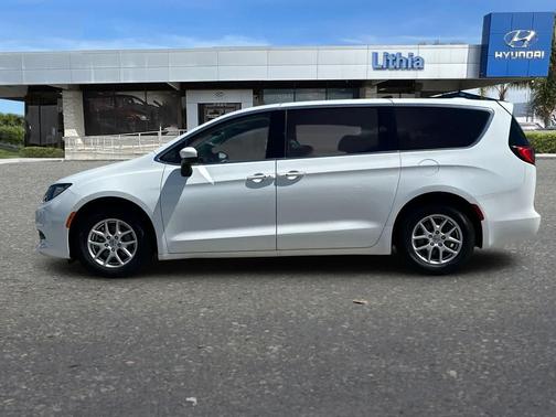 Bright White Clearcoat 2023 Chrysler Voyager LX