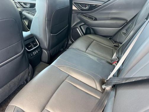 Crystal White Pearl 2022 Subaru Outback Limited