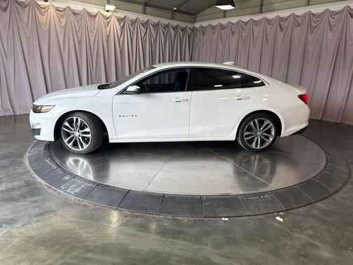 Summit White 2022 Chevrolet Malibu LT
