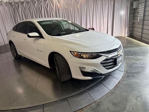 Summit White 2022 Chevrolet Malibu LT