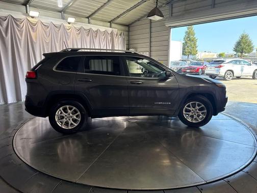 Granite Crystal Metallic Clearcoat 2016 Jeep Cherokee Latitude
