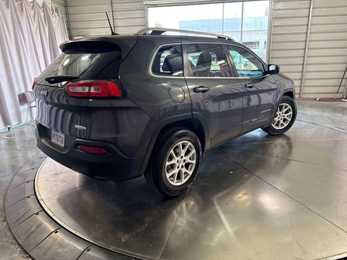 Granite Crystal Metallic Clearcoat 2016 Jeep Cherokee Latitude