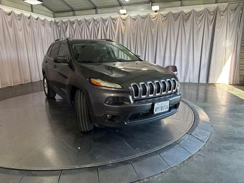 Granite Crystal Metallic Clearcoat 2016 Jeep Cherokee Latitude