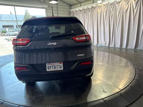Granite Crystal Metallic Clearcoat 2016 Jeep Cherokee Latitude