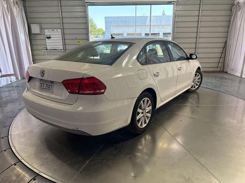 Candy White 2012 Volkswagen Passat 2.5 S