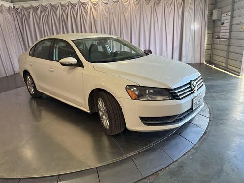 Candy White 2012 Volkswagen Passat 2.5 S