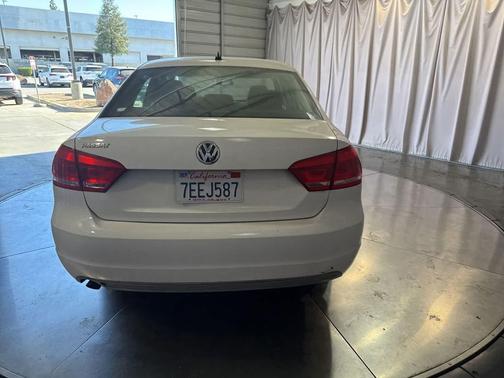 Candy White 2012 Volkswagen Passat 2.5 S