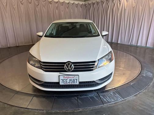 Candy White 2012 Volkswagen Passat 2.5 S