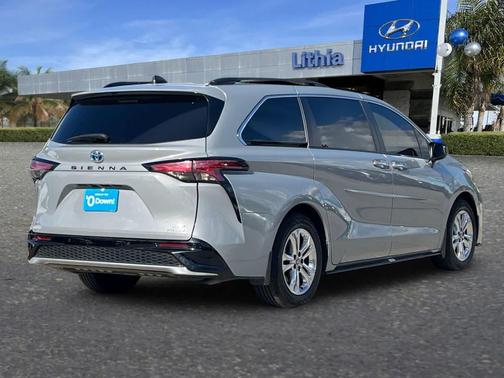 Cement 2023 Toyota Sienna XSE 7 Passenger