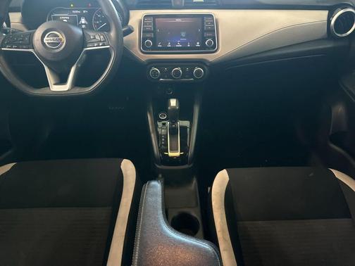 Monarch Orange Pearl Met 2021 Nissan Versa 1.6 SV