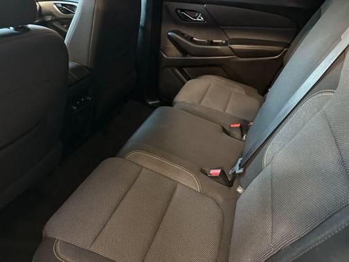 Silver Ice Metallic 2020 Chevrolet Traverse LS
