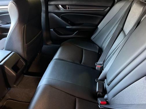 Crystal Black Pearl 2022 Honda Accord Hybrid Sport